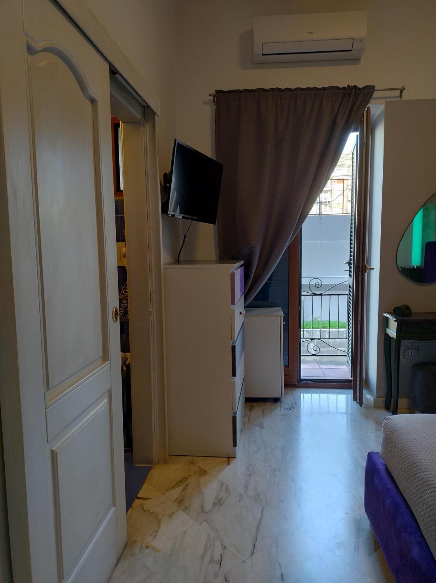 B&B Mini Hotel Incity-Close Train Station And Port- Salerno Dış mekan fotoğraf